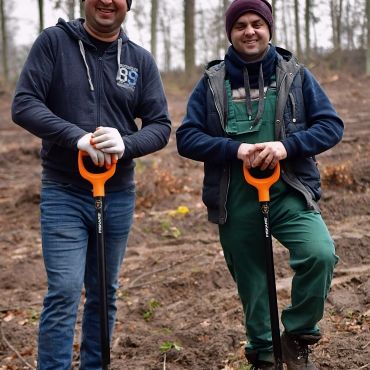 Volunteers from Krynica Vitamin planted 1300 sessile oak trees in the vicinity of the Company’s manufacturing plant in Podlasie region, - Krynica Vitamin